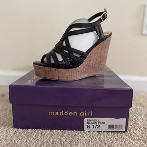 Madden girl black pari wedge